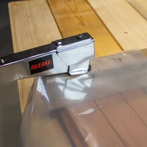 Bevestigen van folies met niettacker – snelle en nette bevestiging