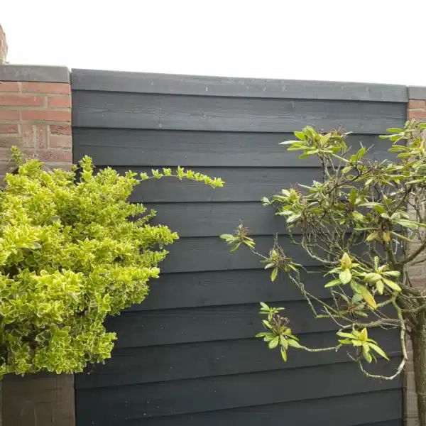 Houtbouw voor tuinschermen met coilnailer – buitendienstkwaliteit